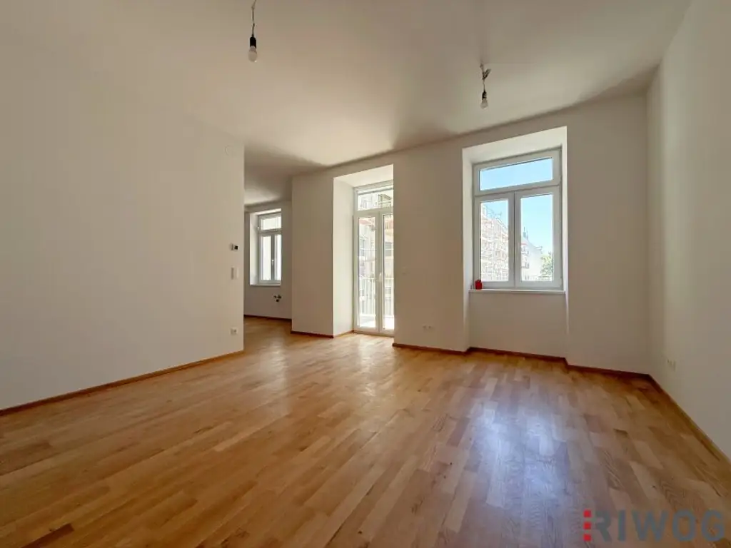NEUER PREIS - SOMMERAKTION | 3-Zimmer Altbauwohnung mit großem innenhofseitigem Balkon im 1. Liftstock | ERSTBEZUG NACH SANIERUNG
