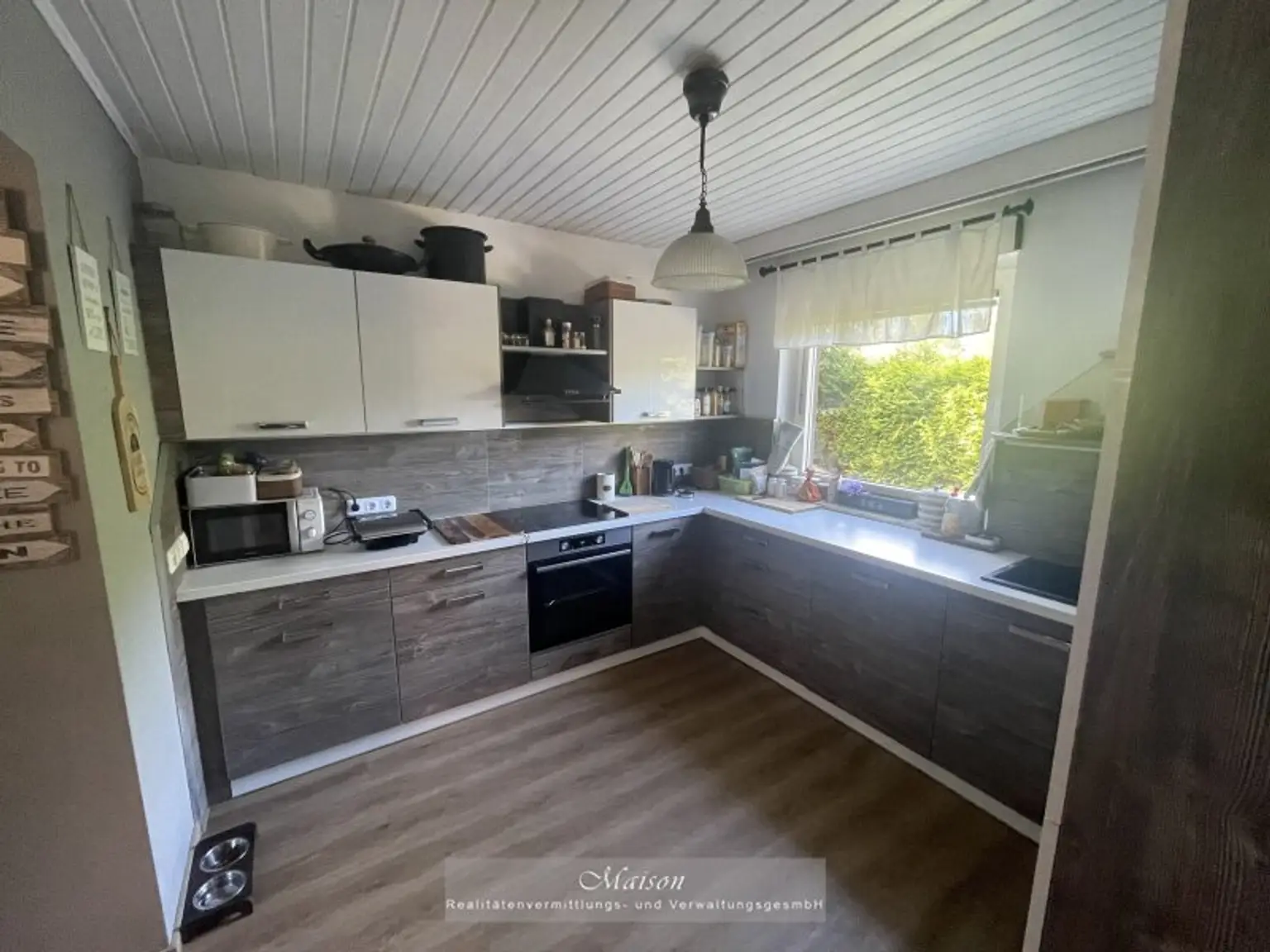 CHARMANTES ECKREIHENHAUS IN KLOSTERNEUBURG - 6 ZIMMER - GRÜNRUHELAGE - TERRASSEN - EIN ORT ZUM WOHLFÜHLEN !
