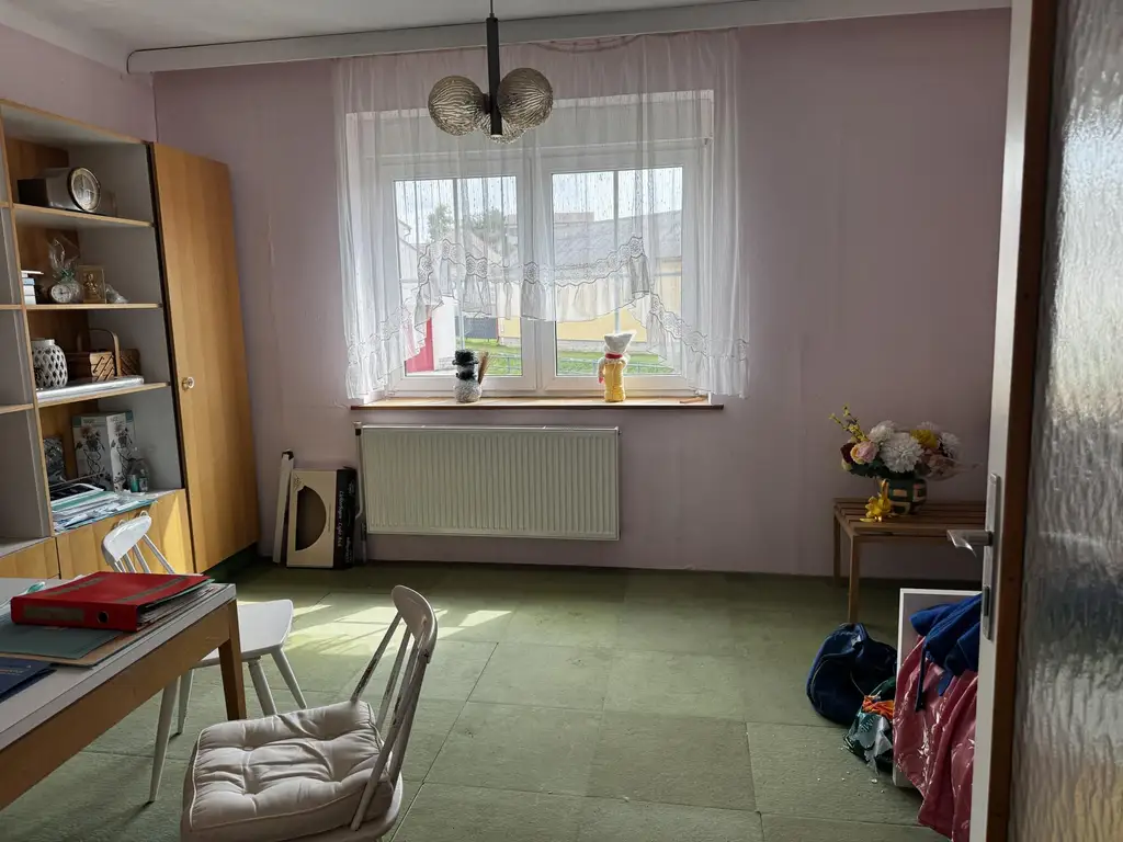 Ehemaliger Bauernhof mit Wohnhaus, Innenhof & Nebengebäuden & Pferdeoption