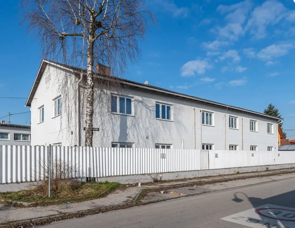 TRAUN: GROSSZÜGIGE BÜROFLÄCHE MIT PARKPLÄTZEN, KLIMAANLAGE UND LAGER ZU MIETEN