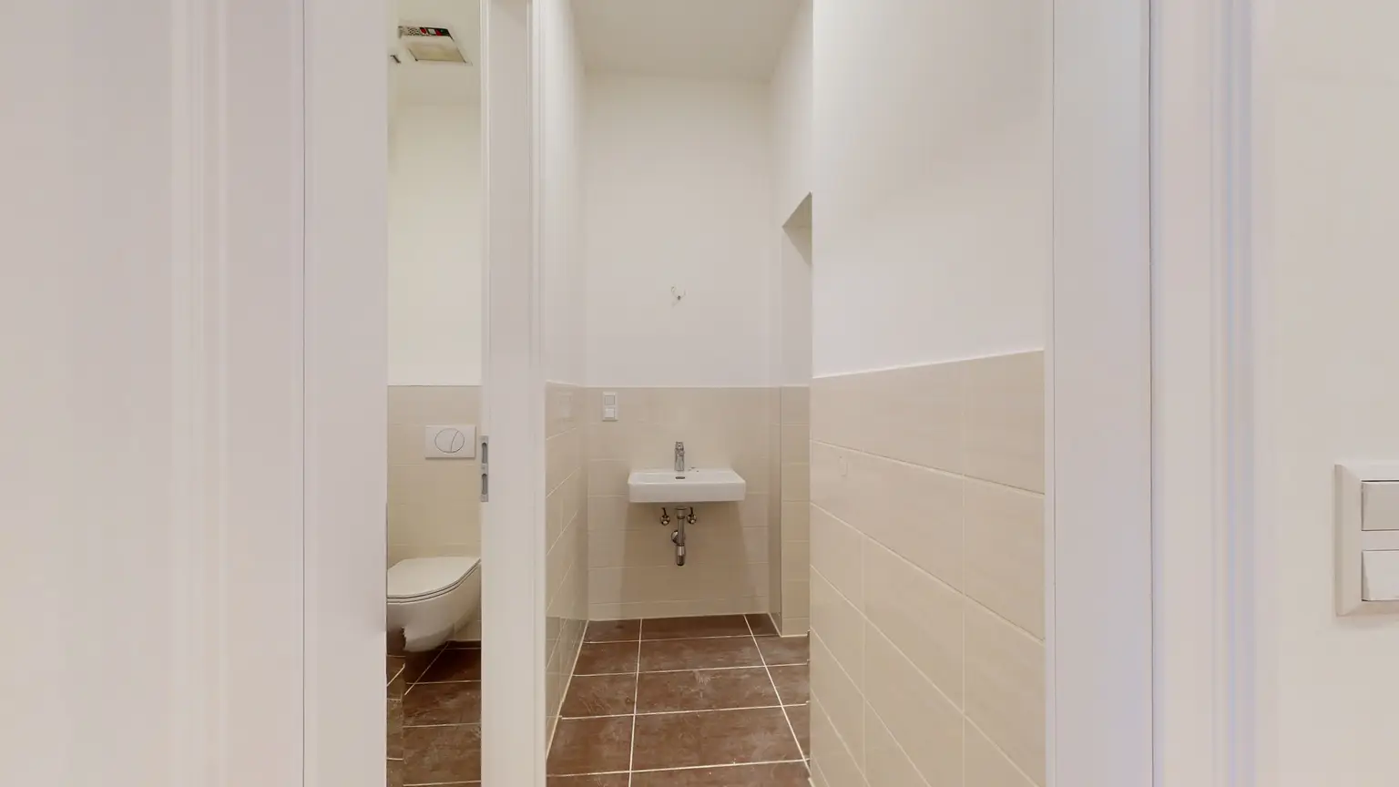 "Urban Oasis" - Moderne Altbauwohnung mit einzigartiger Raumhöhe und Terrasse