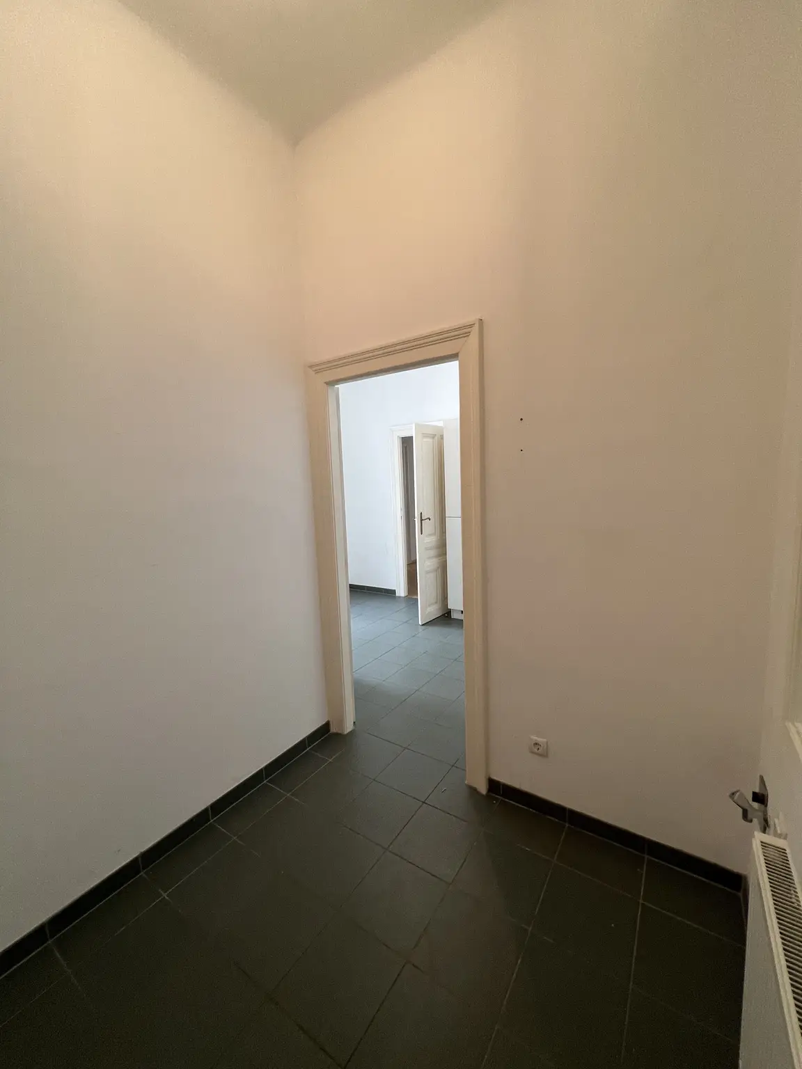 In Renovierung - UNBEFRISTET: Wohnen in Bestlage in einer Altbauwohnung