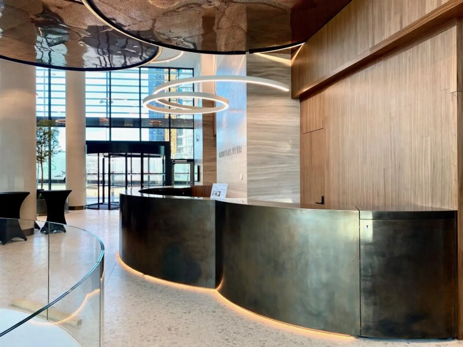 LUXURIÖSE 3-ZIMMER-WOHNUNG MIT 2 BÄDERN, GARAGENPLATZ UND ATEMBERAUBENDEM PANORAMABLICK