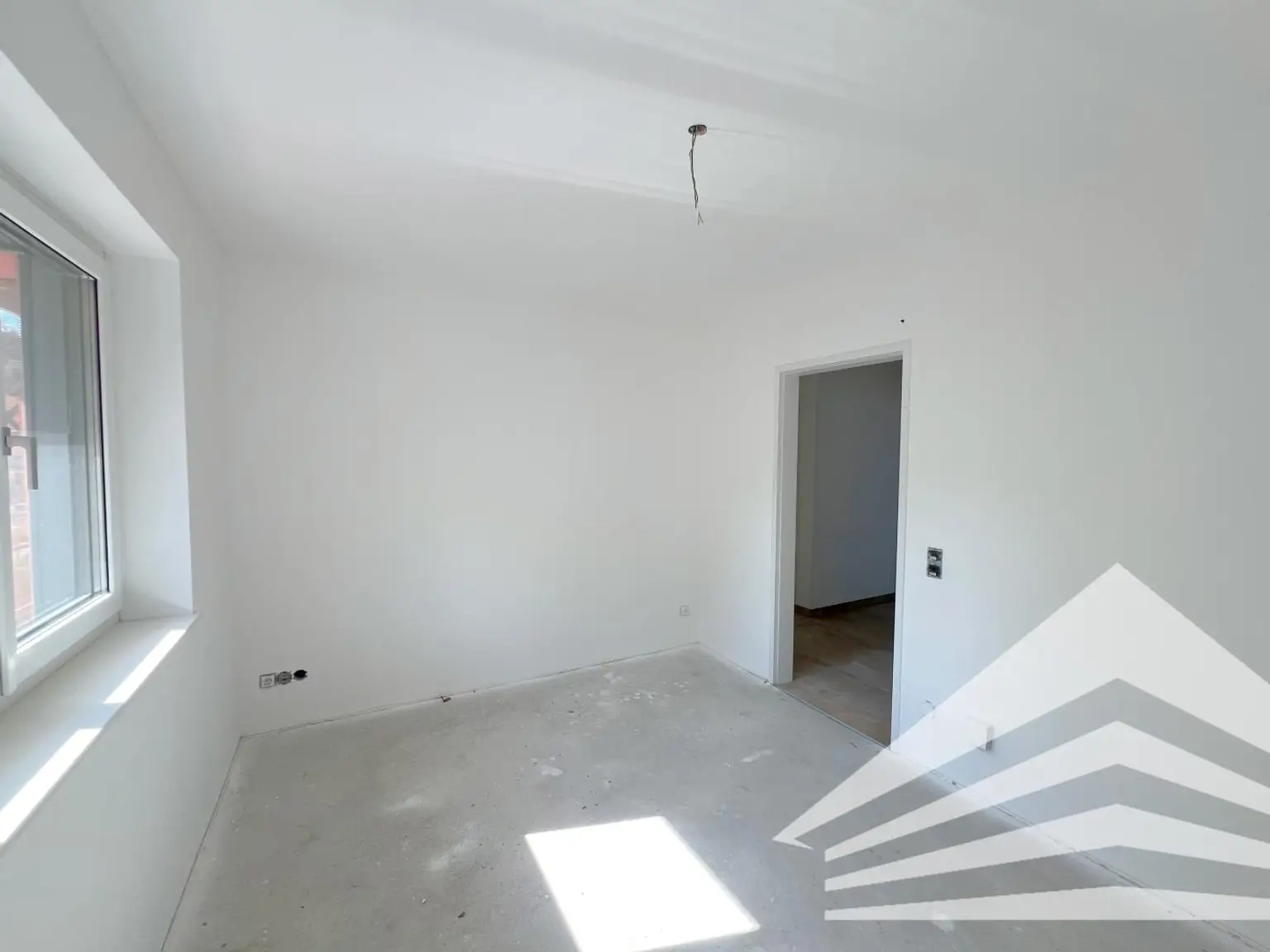 Lichtdurchflutete 3-Zimmer Wohnung mit großem Balkon in Puchenau!