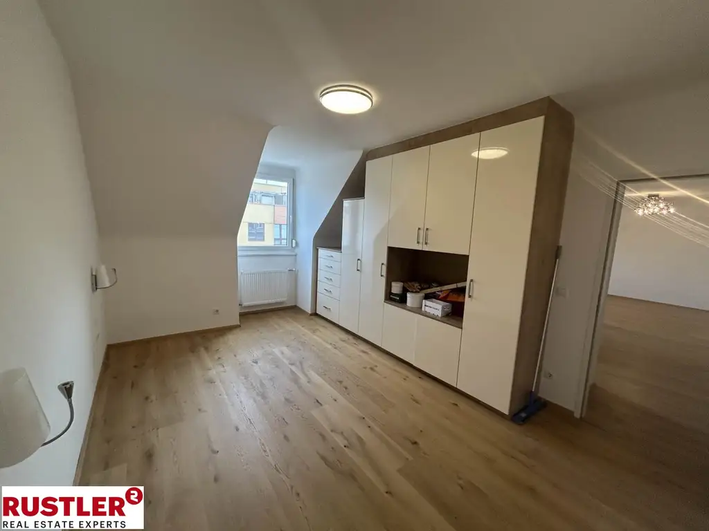 Moderne 2-Zimmer-Dachgeschosswohnung – Erstbezug nach hochwertiger Renovierung
