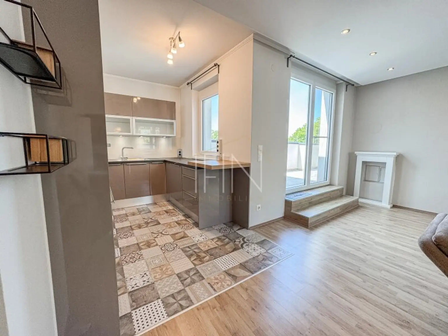 Moderne, sonnige 3-Zimmer-Wohnung mit 50m² Dachterrasse