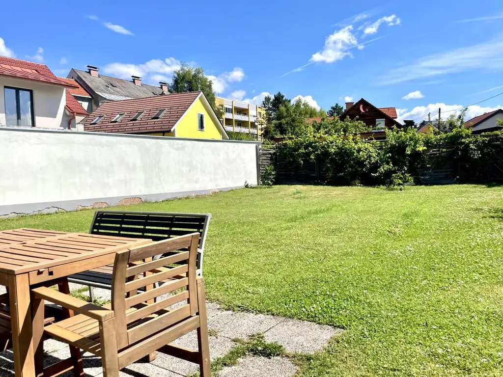 Modern sanierte Dachgeschosswohnung mit hochwertiger Klimaanlage