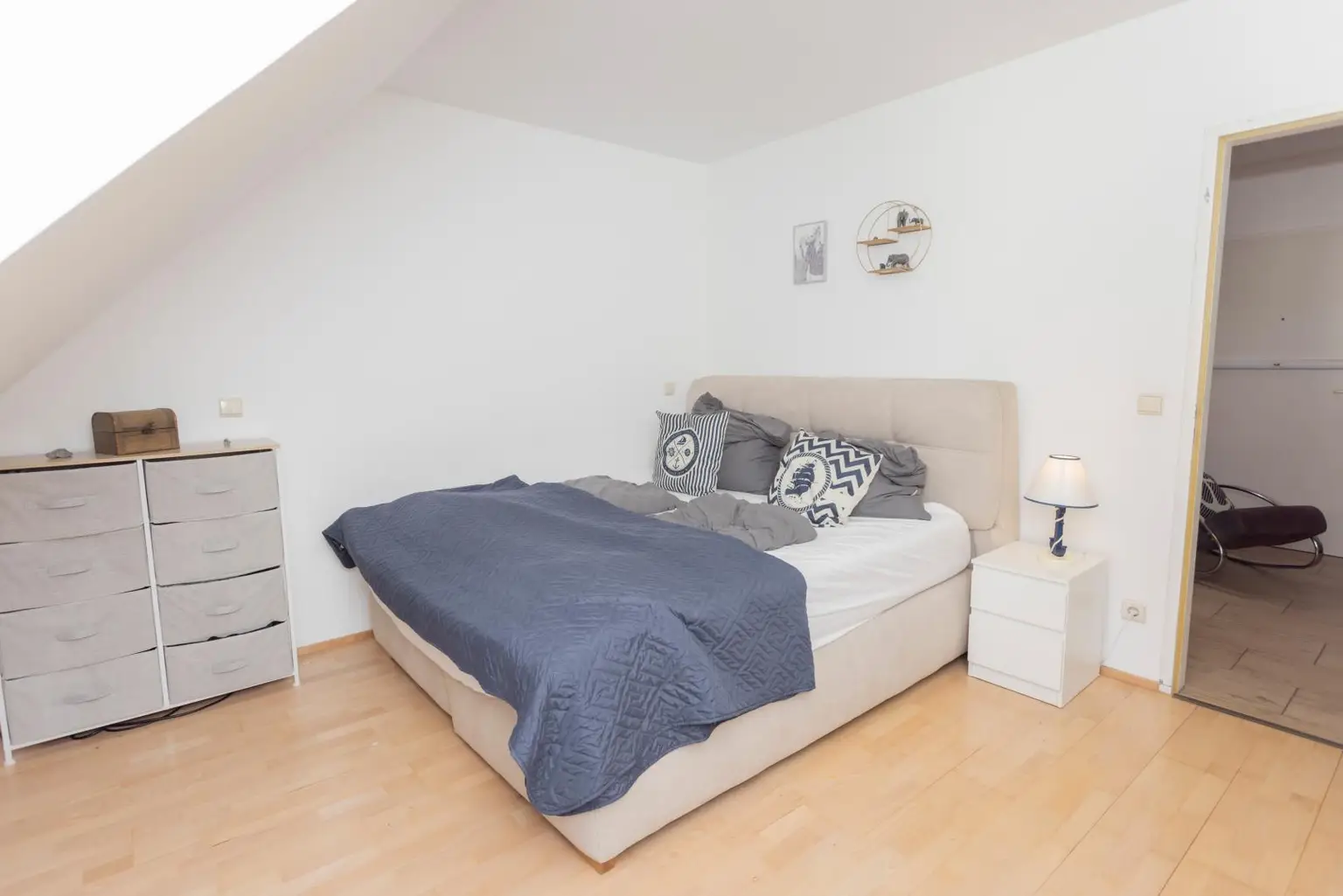 Dachgeschoß-Wohnung in U4- und Schönbrunn-Nähe
