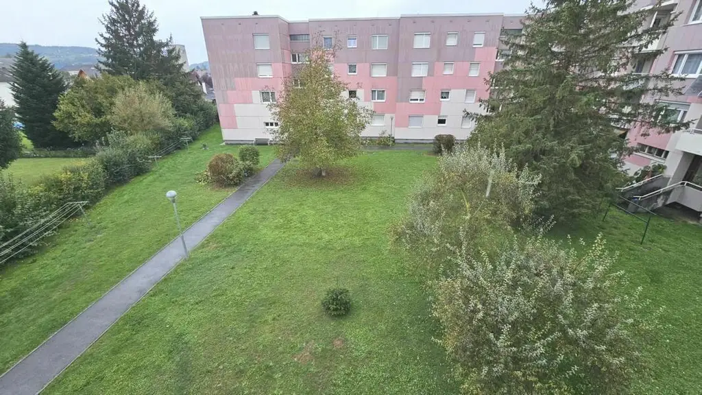 **Sonniges Raumwunder mit Loggia und Parkplatz**