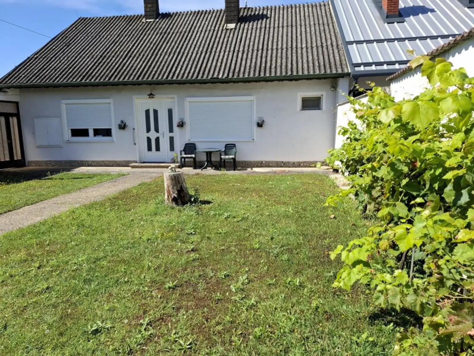 PREISREDUKTION: GUT ERHALTENES  EINFAMILIENHAUS - GARTEN uneinsehbar, Nebengebäude vorhanden