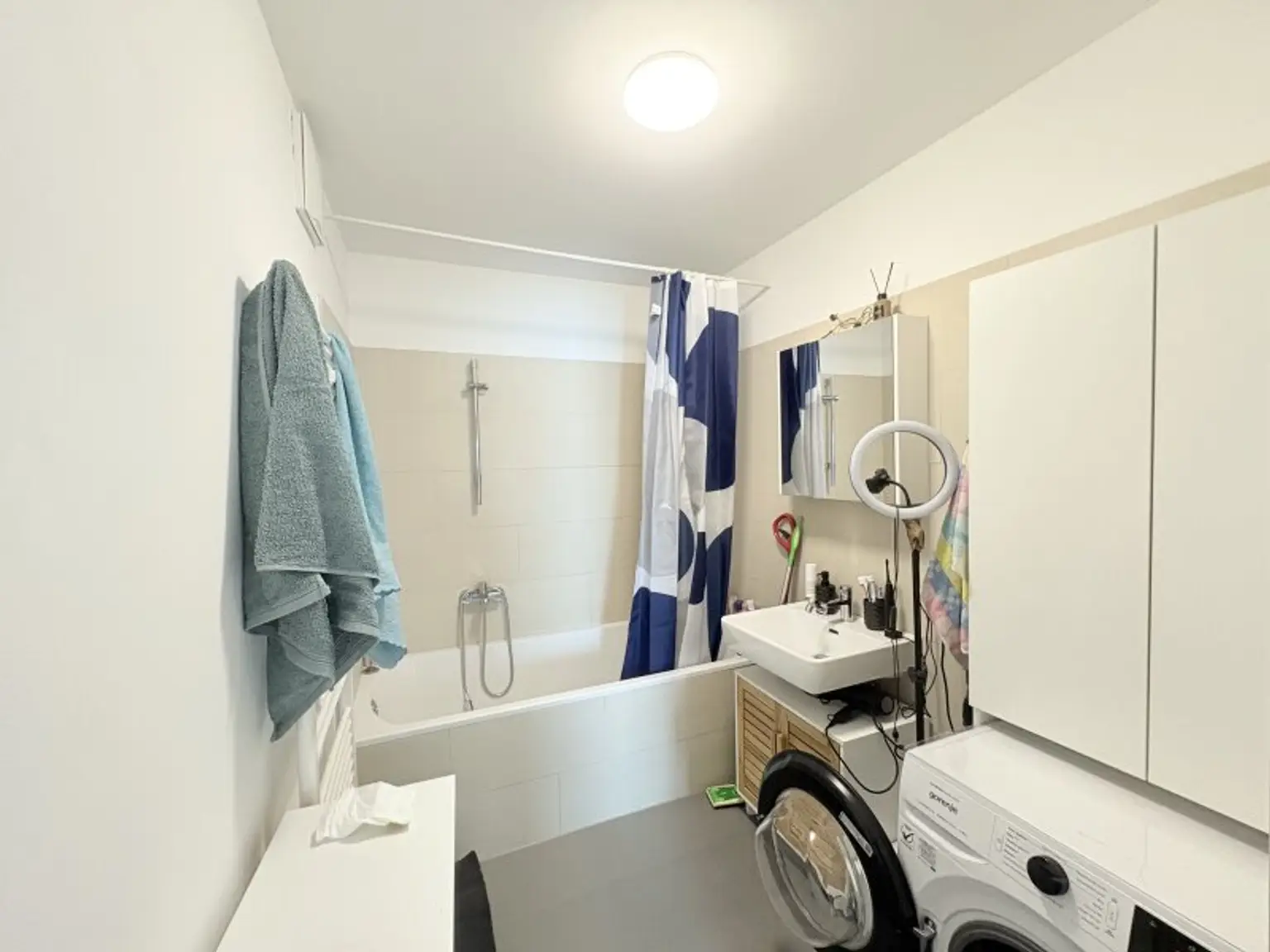 Neuwertige Wohnung im 1. Dachgeschoss mit Balkon in 1110 Wien – Ihr neues Zuhause!