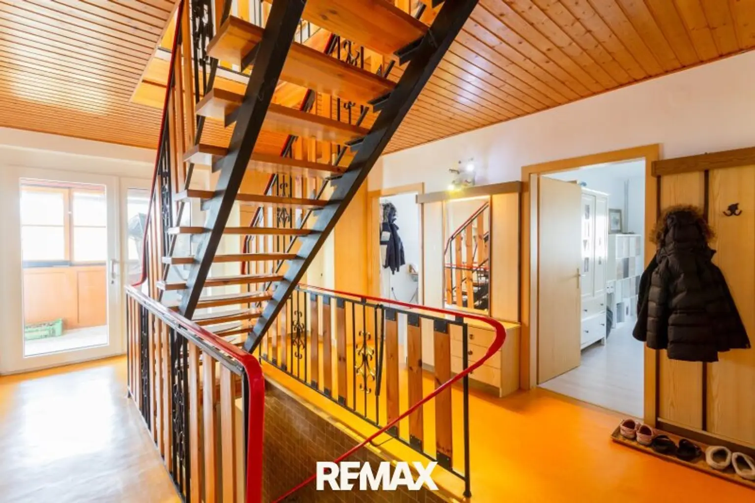 EG_Diele_zentrale Treppe
