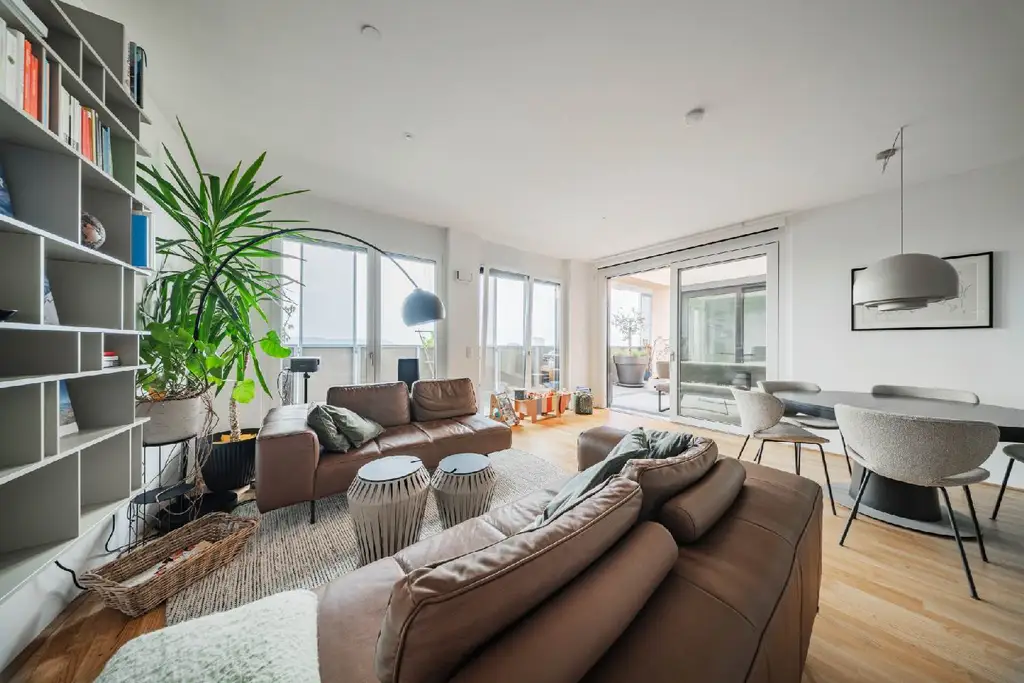 Penthouse im 34. OG mit Terrasse I 360° Wienblick I Designküche I TG Platz mit E-Ladestation