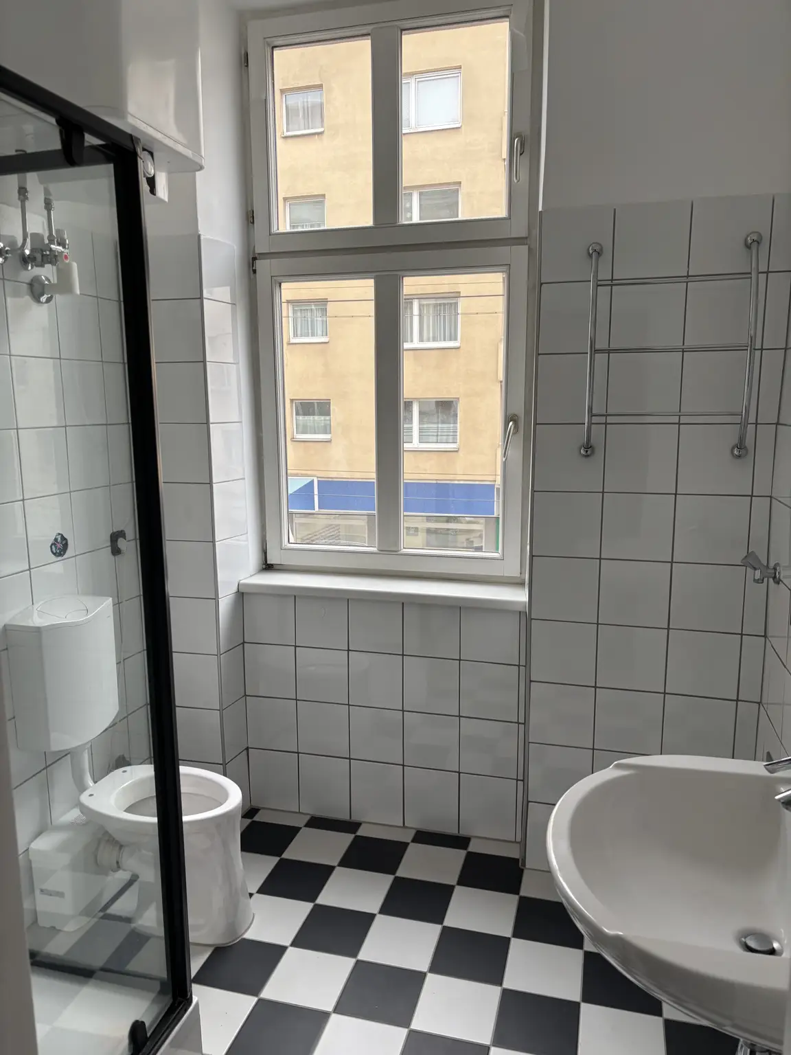 Sanierungsbedürftige 4 Zimmer Altbauwohnung mit viel Potential in zentraler Döblinger Lage - Billrothstrasse !