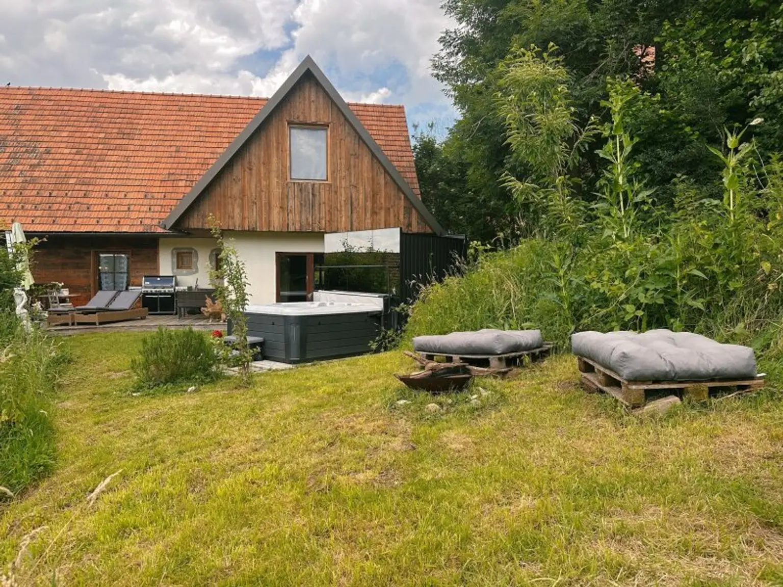 Modern trifft Neu! Schönes Landhaus mit Whirlpool und Sauna!
