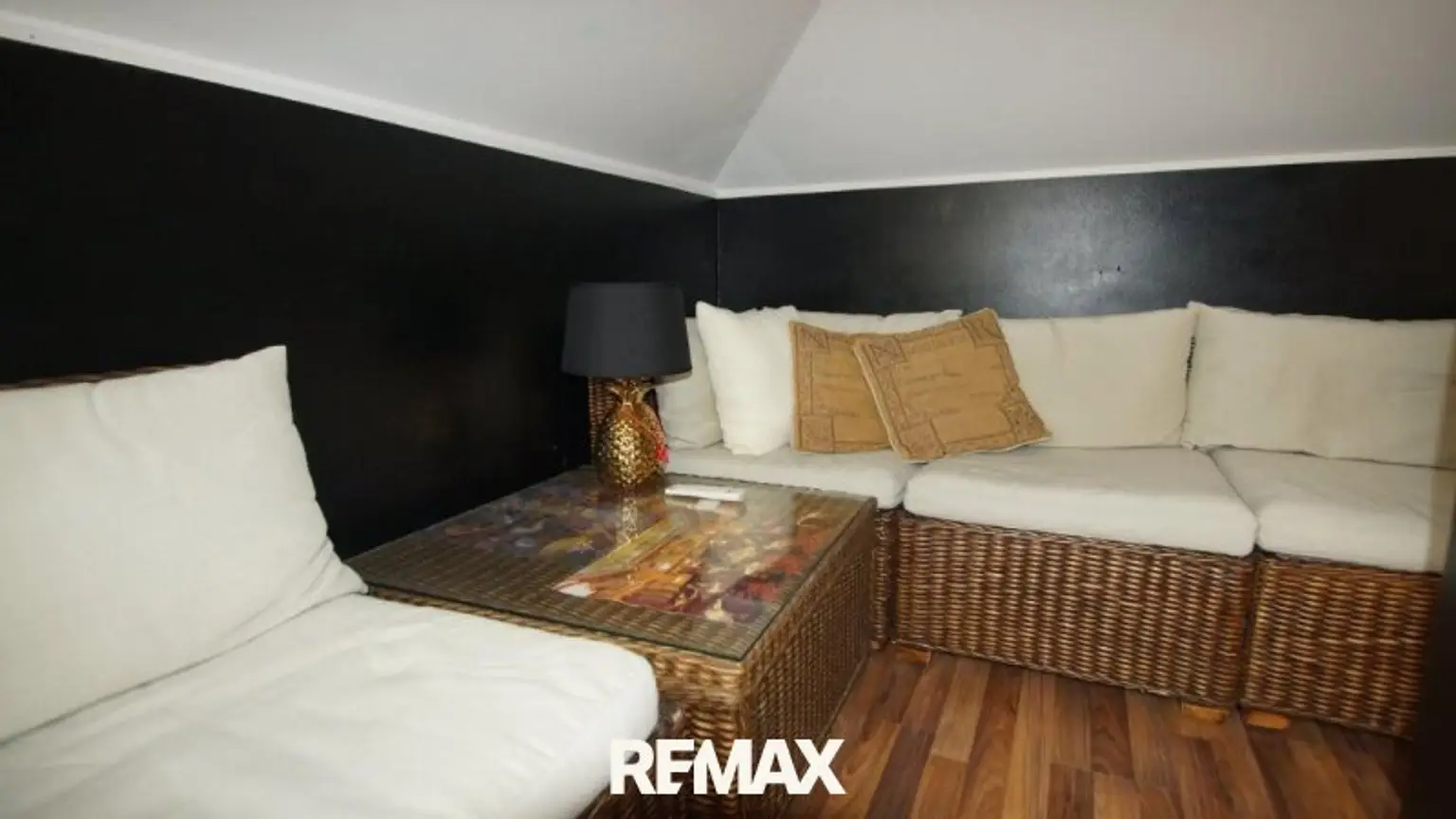 24 DG Couch EFH 2000