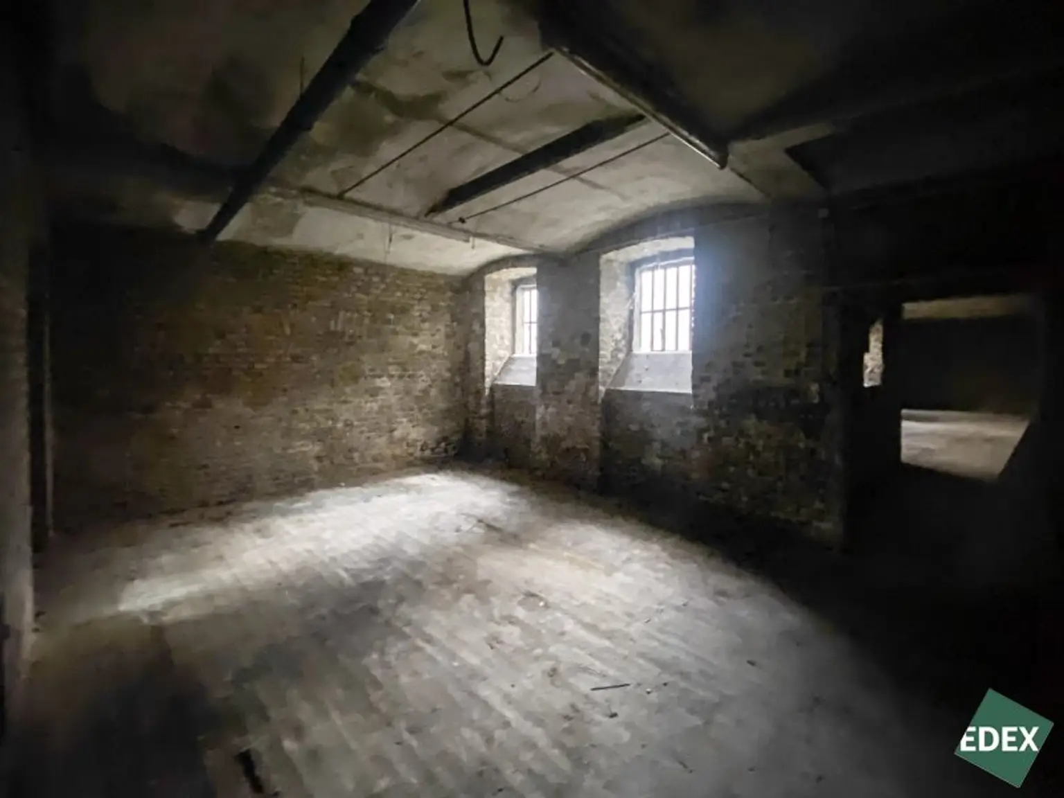 Große Werkstätte im 15. Bezirk