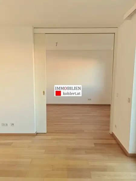 GEMÜTLICHE 2-ZIMMERWOHNUNG MIT LOGGIA, ALLE NEBENRÄUME, GARAGENSTELLPLATZ IM EIGENTUM