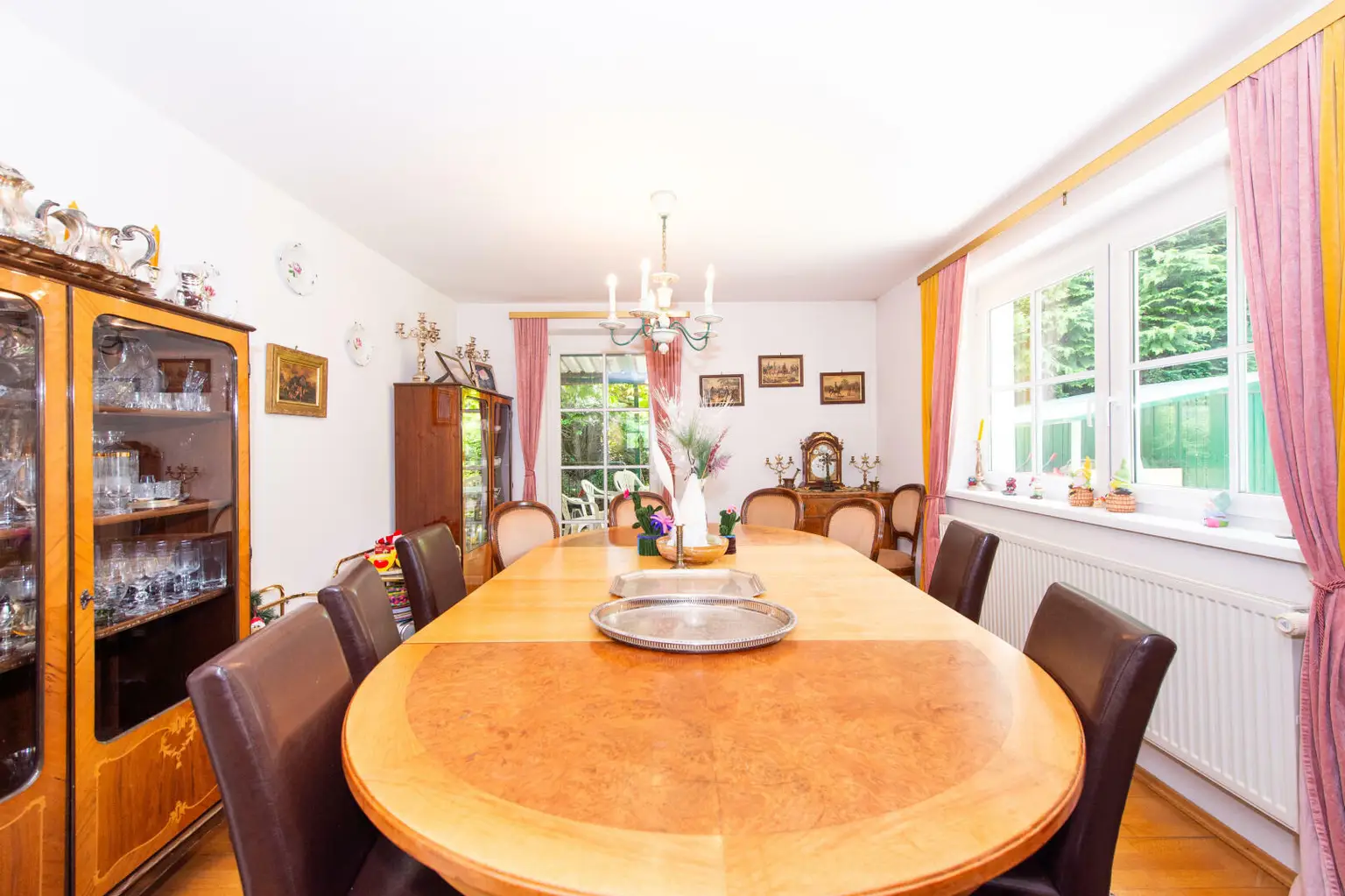 Exklusive Villa in bester Lage von Graz - privat, naturnah, perfekte Balance aus Komfort und Lebensqualität.