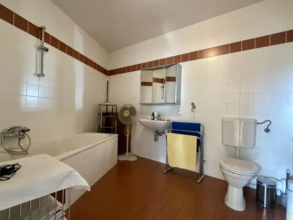 Attraktive Praxis in Mödling: 102m² plus Garagenstellplatz, top gepflegt!