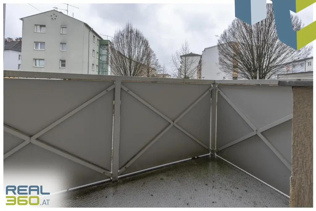 TOP 9 | Sanierte 3-Zimmerwohnung mit Balkon in Ruhelage inkl. Küche ist bereit für Sie! (Auch WG-geeignet)