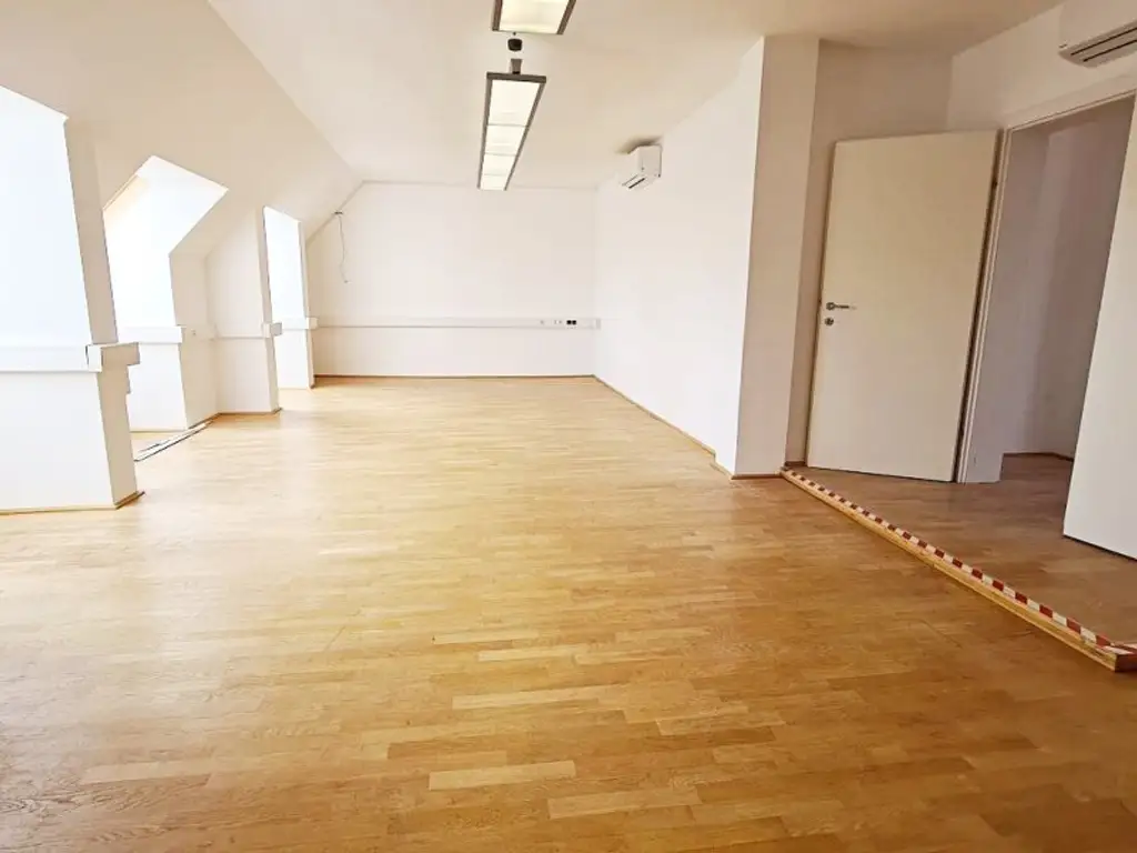 ZIEGLERGASSE bei FUZO Mariahilfer Straße, 141 m2 Bürofäche, 3 Zimmer, Serverraum, Küche, Klimaanlagen, Dachgeschoß