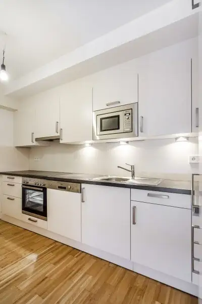 **Hofseitiger Balkon** Modernes Wohnen in ruhiger Lage