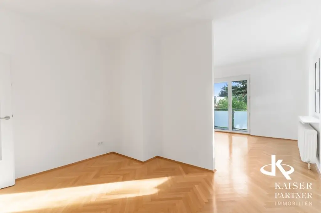 Neurenovierte 6-Zimmer-Wohnung mit  Terrasse in den Garten, Balkonen und Grünblick!