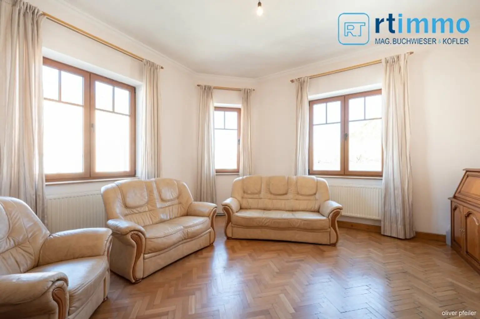 IHR FAMILIENDOMIZIL: KLIMATISIERTE GERÄUMIGE STADTVILLA MIT SCHÖNEM GARTEN, NEBENGEBÄUDEN UND SPIELPLATZ