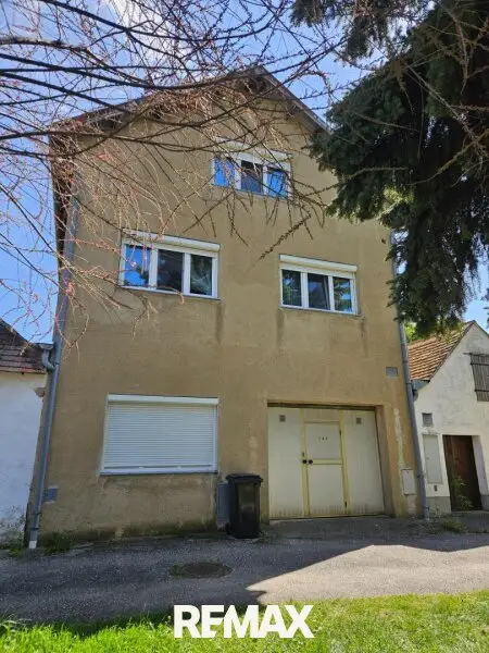 Straßenansicht hinten Garage und Keller (3)