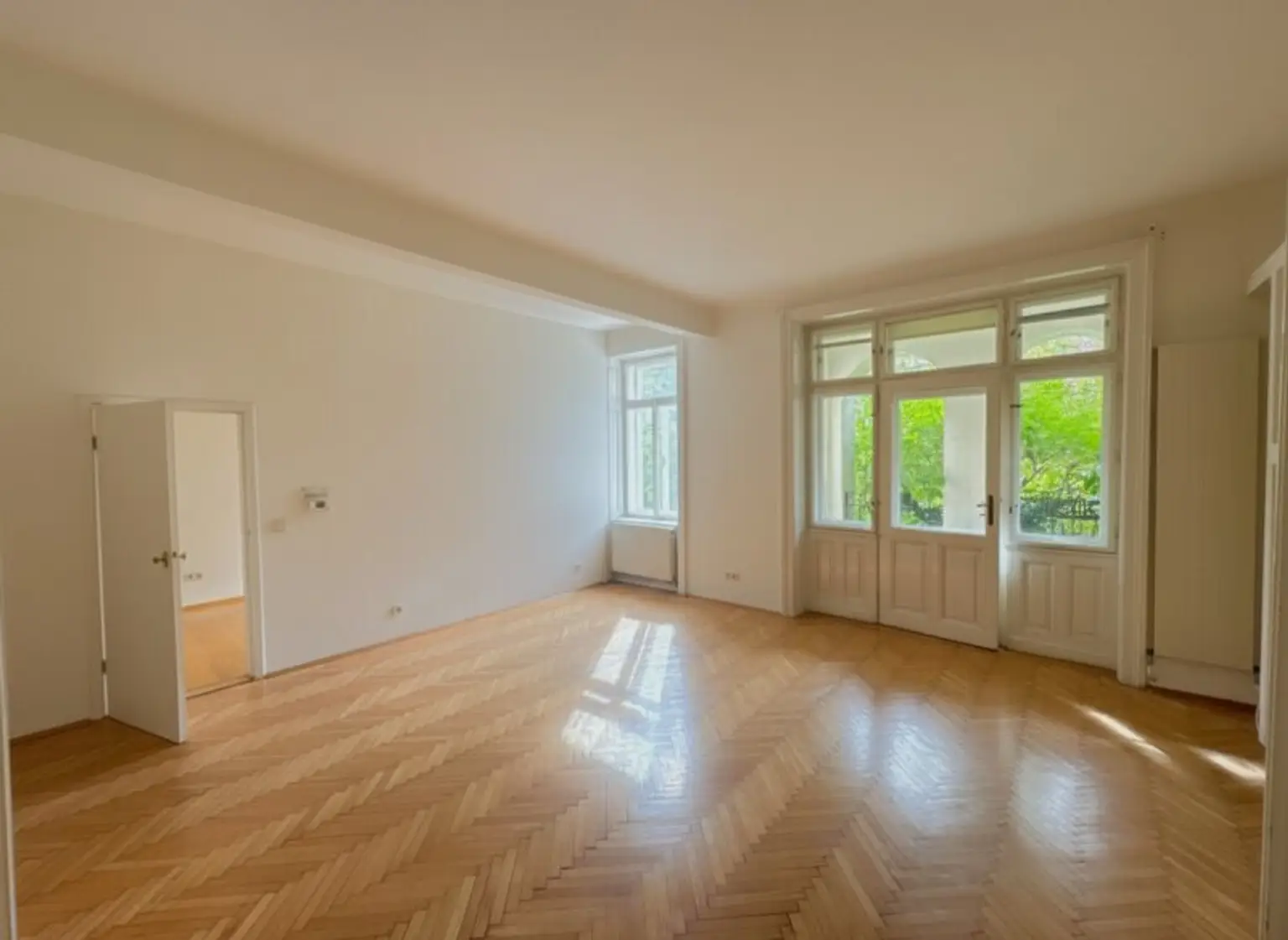Exklusives Altbaujuwel in Gersthof – Sanierungsbedürftige 3,5-Zimmer-Wohnung mit Balkon in Zinsvilla