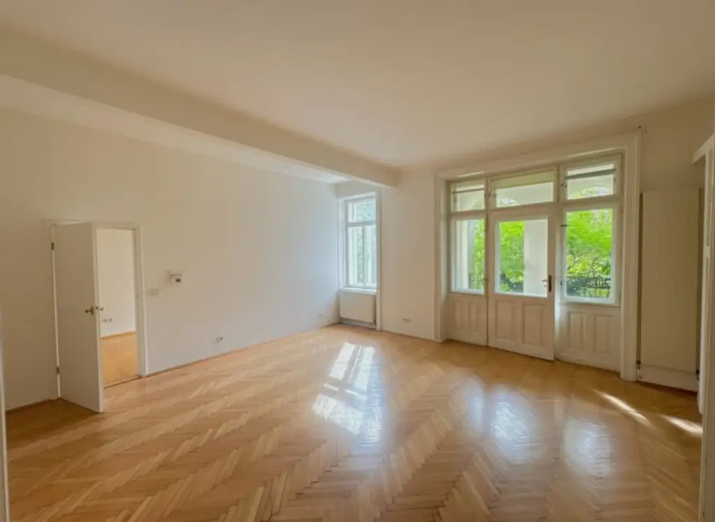 Exklusives Altbaujuwel in Gersthof – Sanierungsbedürftige 3,5-Zimmer-Wohnung mit Balkon in Zinsvilla