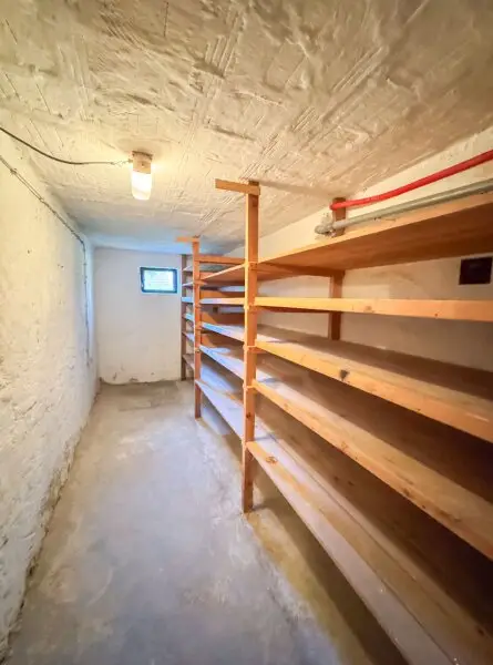 Einfamilienhaus mit 603 m2 Garten beim Auhof Center zu vermieten! Private oder gewerbliche Nutzung möglich! Arbeiterquartier!