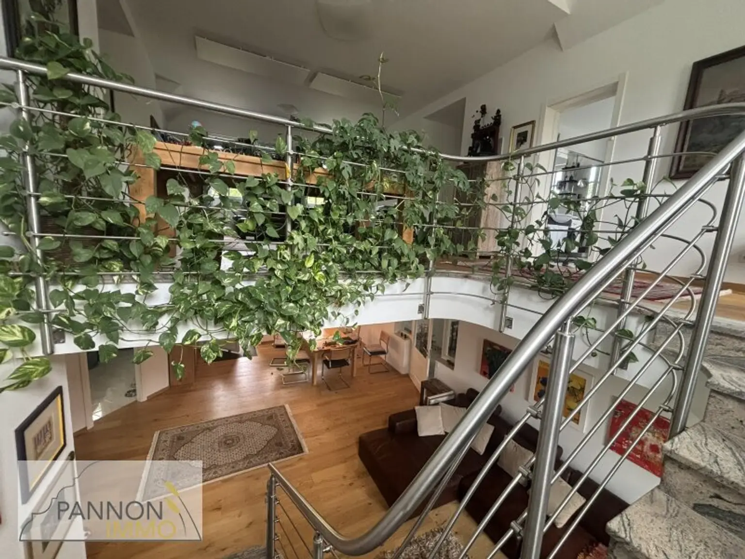 Luxus und Wohlbefinden - Traumvilla mit uneinsehbarem Garten in Grünlage