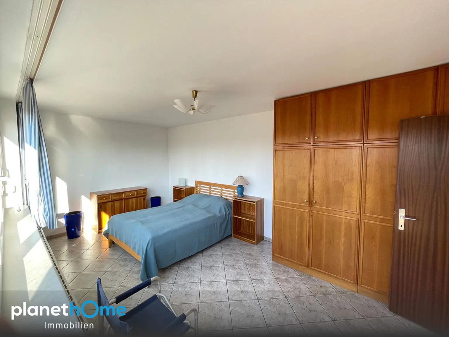 Schlafzimmer b