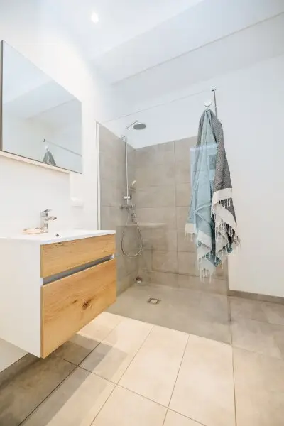 SMART-LIVING I STYLISCHES PENTHOUSE I KLIMA I SONNENTERRASSE I OFFENE DESIGN-KÜCHE I ELEGANTES BAD MIT REGENDUSCHE I