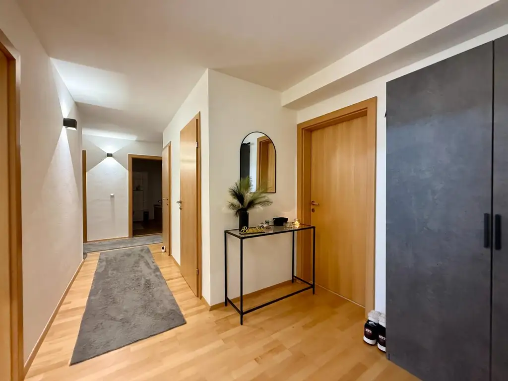 EINZIEHEN & WOHLFÜHLEN - Helle 3-Zimmer-Wohnung mit Terrasse und Parkplatz
