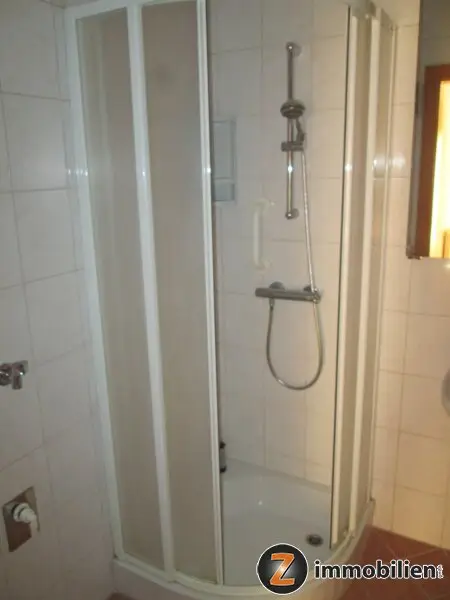 Jennersdorf: Erdgeschoßwohnung, sonnig mit Balkon