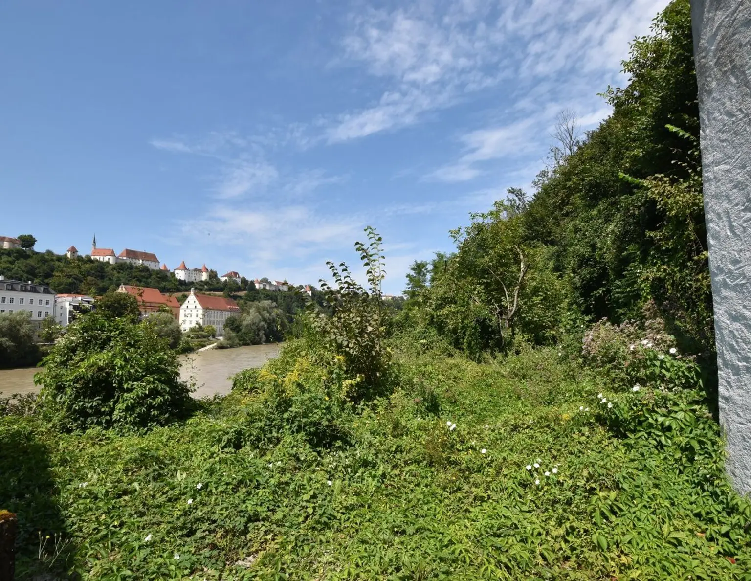 "HOCHBURG-ACH - Einzigartige Gartenmaissonettewohnung mit großer Terrasse und Blick auf die Altstadt von Burghausen"