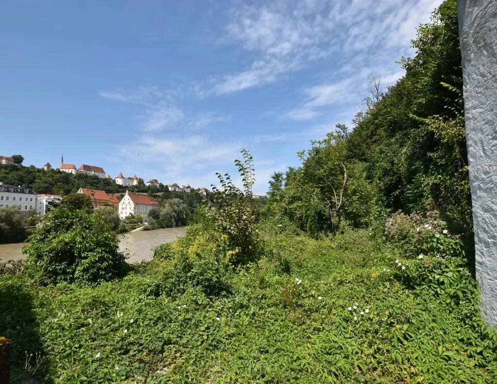 "HOCHBURG-ACH - Einzigartige Gartenmaissonettewohnung mit großer Terrasse und Blick auf die Altstadt von Burghausen"