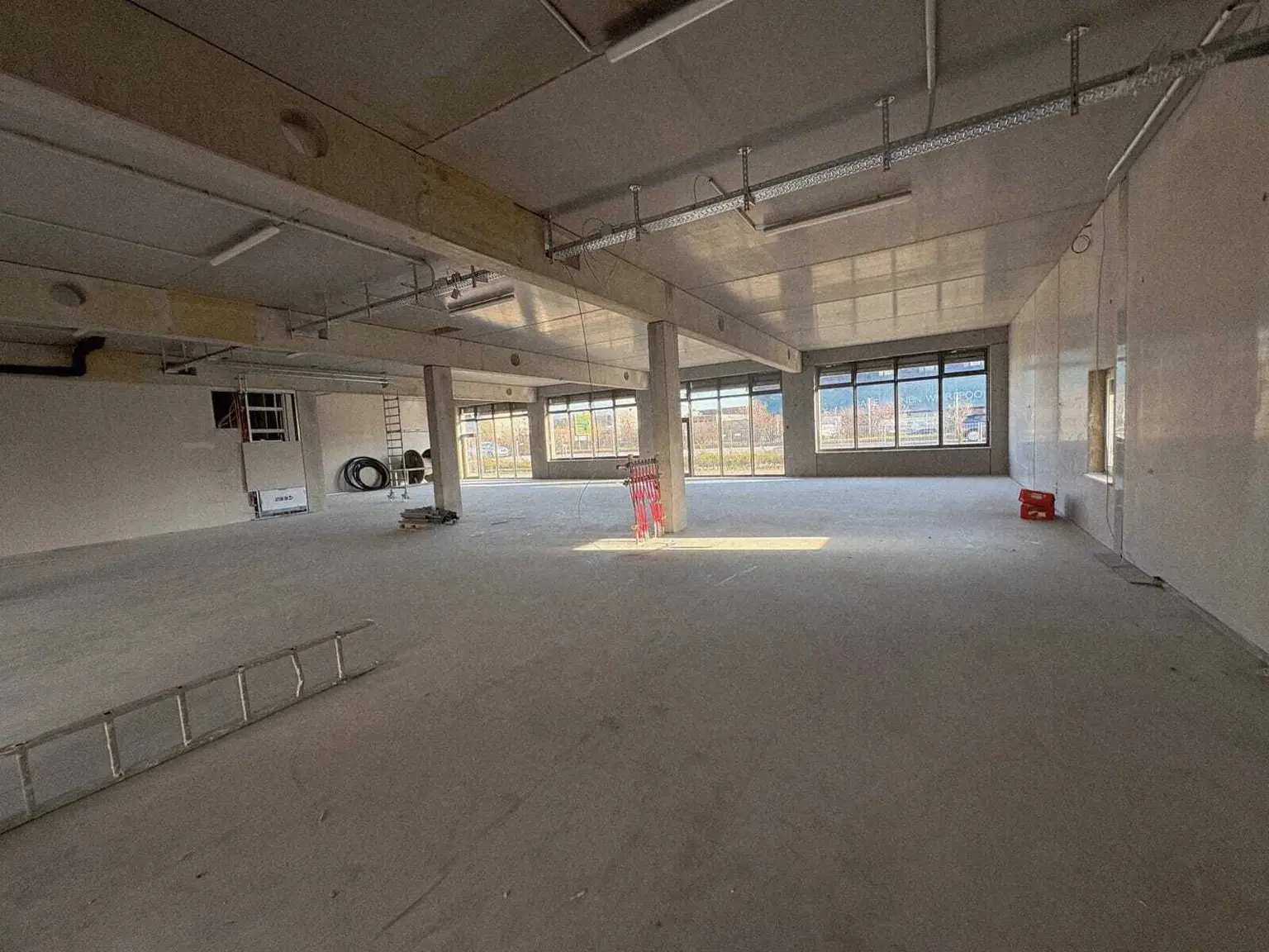 Vielseitig nutzbare Bürofläche in Welser TOP-Lage unmittelbar an der B1 – Erstbezug!!