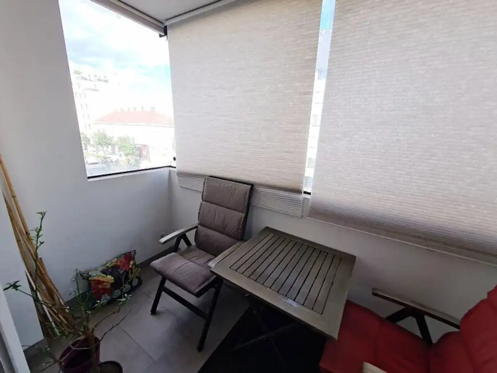 WAGRAMER STRASSE, sonnige 64 m2 Neubau mit 4 m2 Loggia, 3 Zimmer, Komplettküche, Wannenbad, Parketten, U1-Nähe