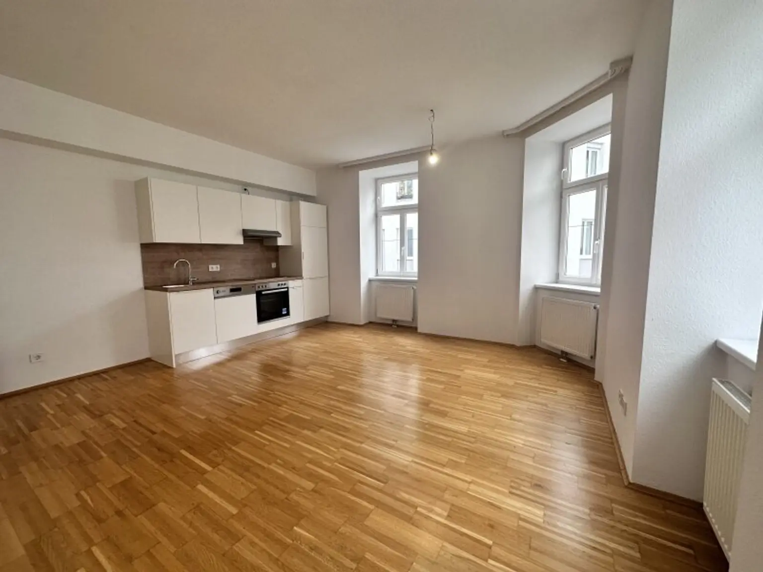 Charmante 53m² Altbauwohnung, 2 Zimmer, neue Einbauküche & Lift