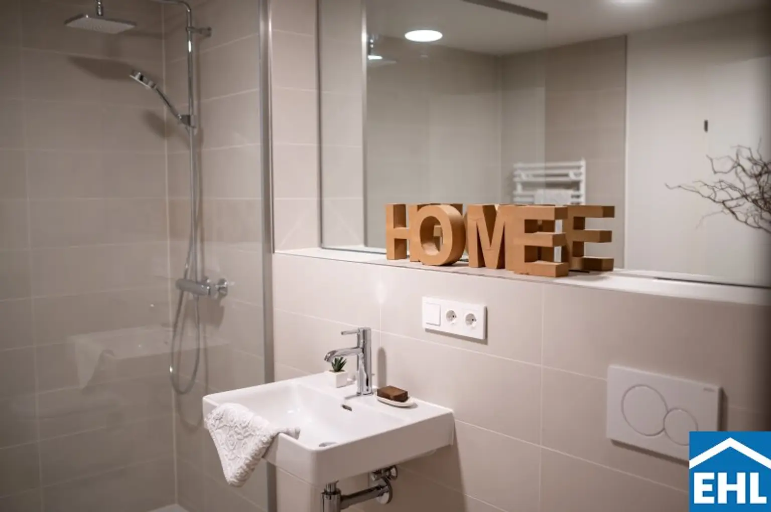 Stylische 1,5-Zi.-Wohnung mit Loggia & Rooftop Pool | TOWER HOMES