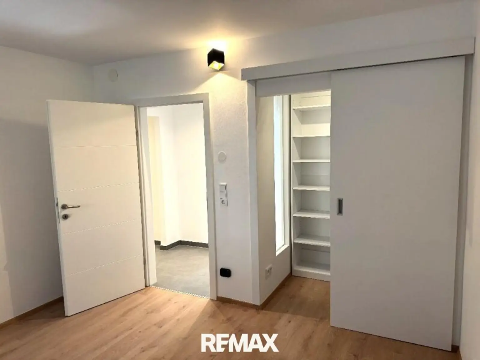 7 Schlafzimmer, Schrankraum
