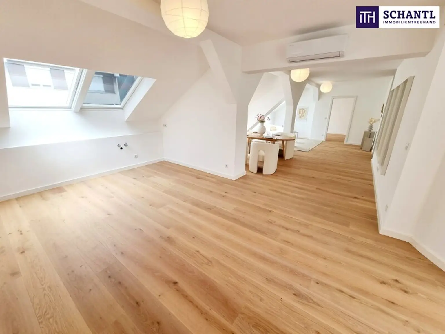 WOW! Stylischer Wohntraum im Dachgeschoss! Frisch saniert + Ruhelage + Traumhaftes Altbauhaus + Hofseitige Terrasse + U-Bahn ums Eck + Beste Infrastruktur und Anbindung!