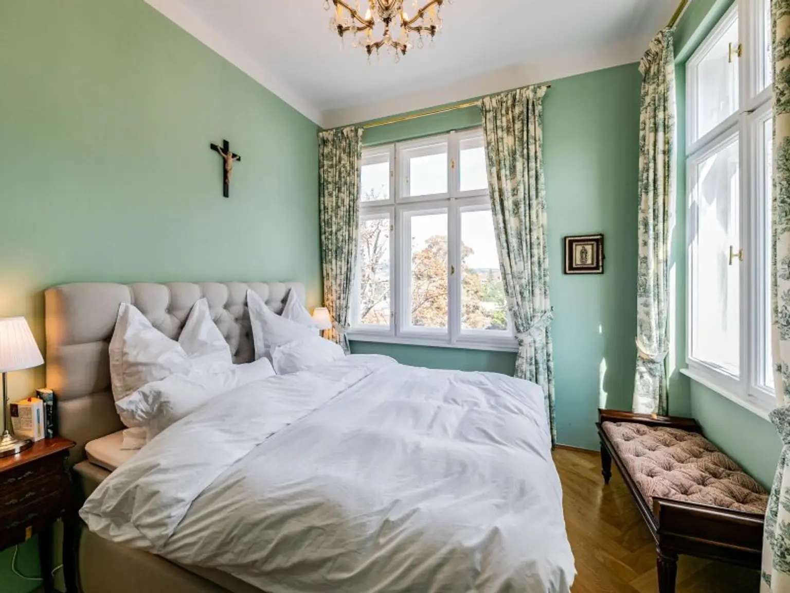Stilvolle Familienwohnung am Fuß des Küniglbergs - 4 Zimmer getrennt begehbar - Balkon, Klima, Gartennutzung