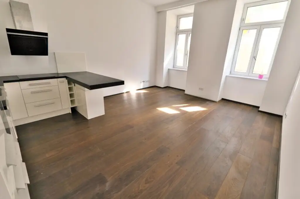 SIEBENBRUNNENPLATZ: Wohnküche + 2 Zimmer + 32 m² Terrasse (neben neuer U2-Station Reinprechtsdorfer Straße)