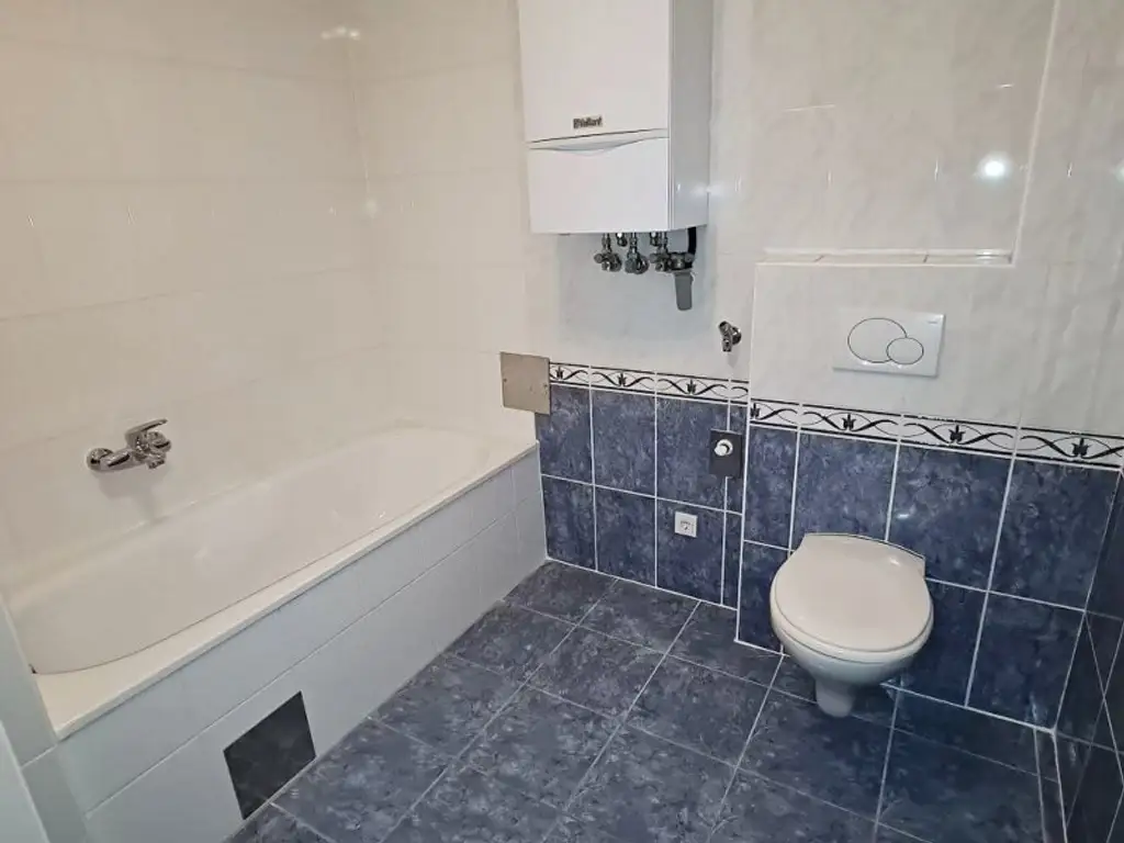 NASCHMARKT-NÄHE, 62 m2 Dachgeschoß, 2 Zimmer, Küche, Wannenbad, Parketten, U4-Nähe, Kettenbrückengasse