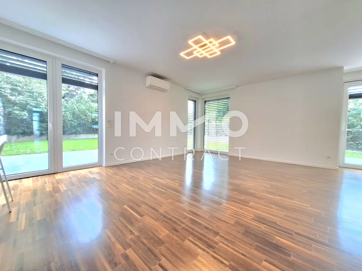 Modern Semi-detached House with Garden - UNO CITY - Moderne Doppelhaushälfte mit großzügigem Garten